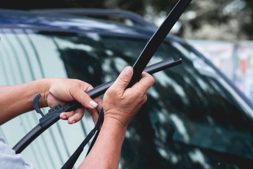 Come Sostituire I Tergicristalli Dell Auto In Pochi Passi La Guida