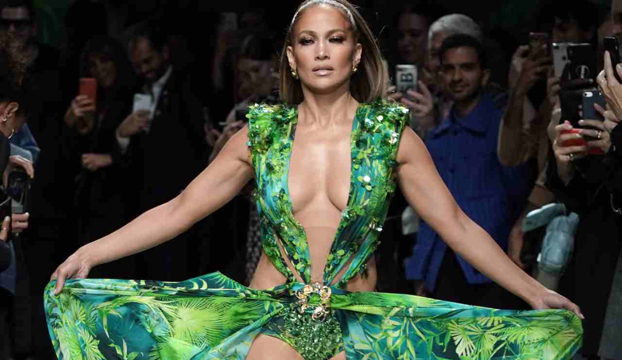 Il lato b più prezioso del mondo Jennifer Lopez sai esattamente dove poggiarlo