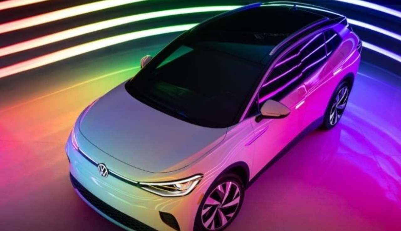 Volkswagen sensibilizza sull'identità di genere: ID.4 in versione rainbow