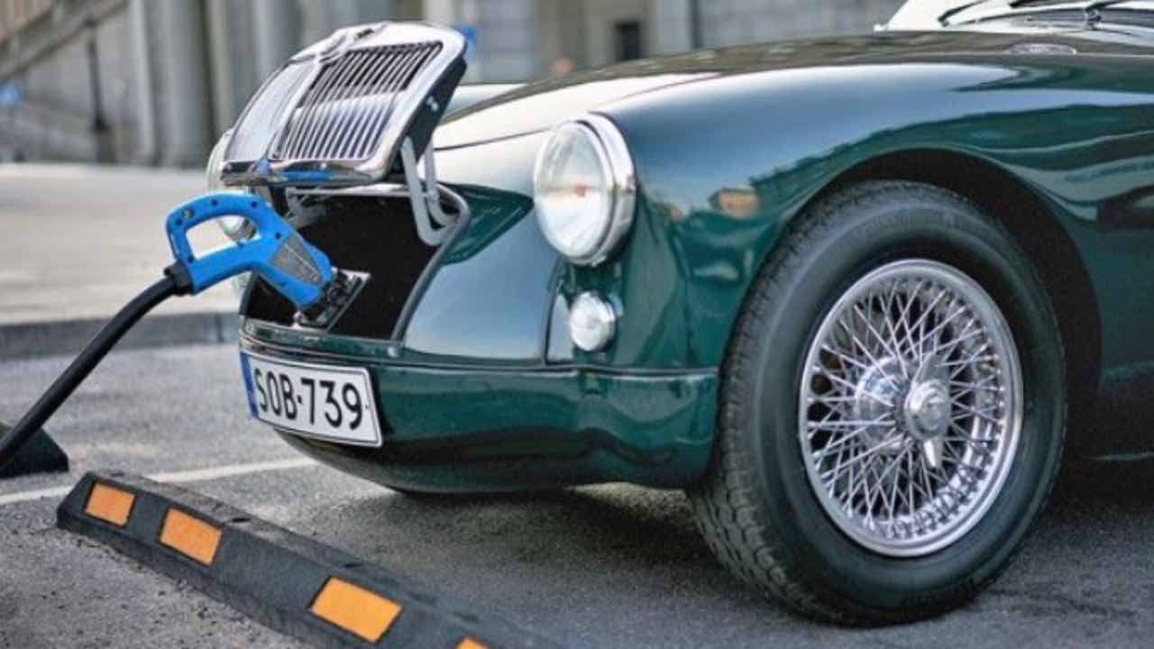 Fuel will no longer be a problem: the important thing is to own a vintage car